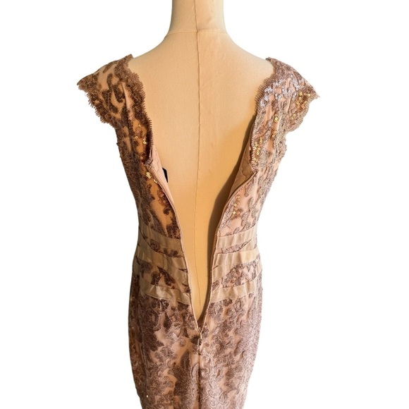 Tadashi Shoji - NWT Gold Sequin Sheath Sleeveless V-neck Cocktail Dress Sz 4 - Picture 6 of 10